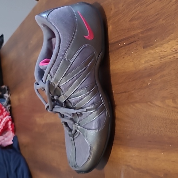 Womens nike running shoes - Picture 2 of 4